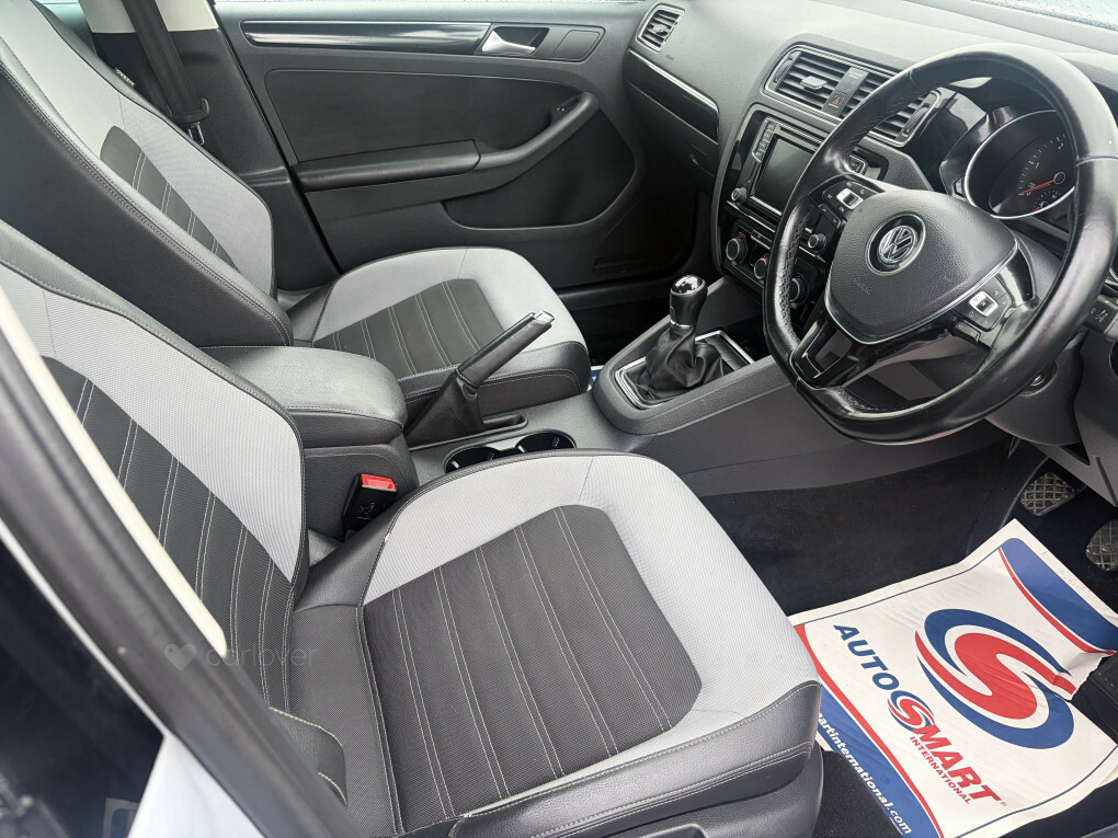 Volkswagen Jetta Gt Bluemotion Technology Tdi YP17ZCF #6
