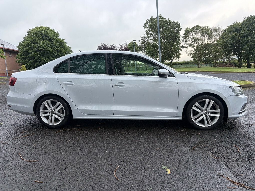 Volkswagen Jetta Gt Bluemotion Technology Tdi YP17ZCF #3
