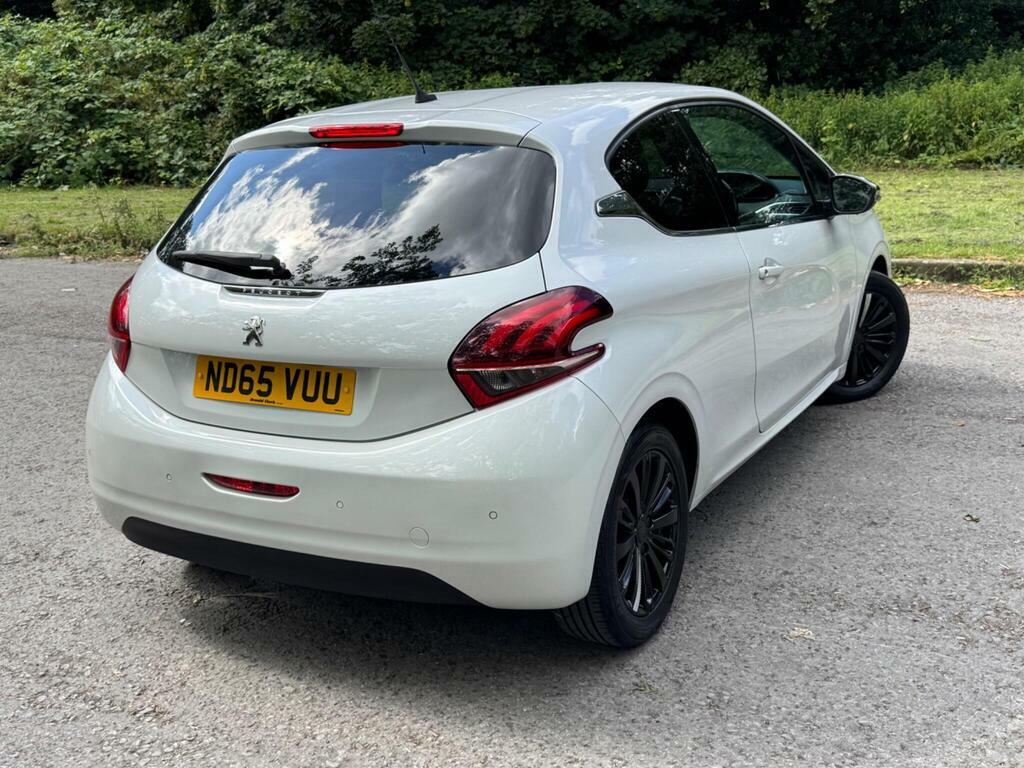 Peugeot 208 1.2 Puretech Allure Euro 6 White #3