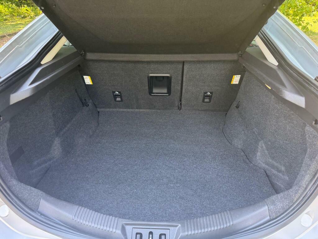 Ford Mondeo  Silver #40