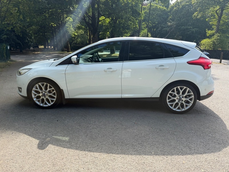 Ford Focus Titanium X White #4