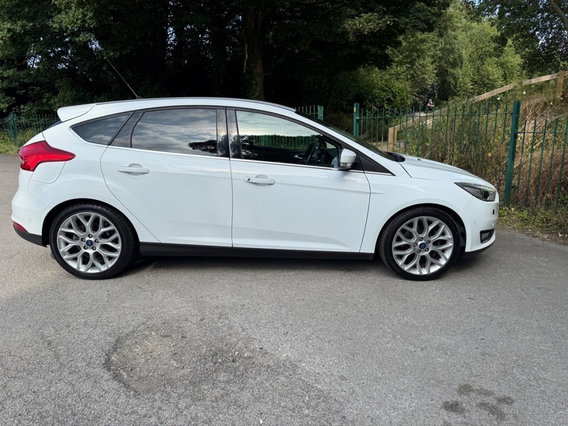 Ford Focus Titanium X White #5