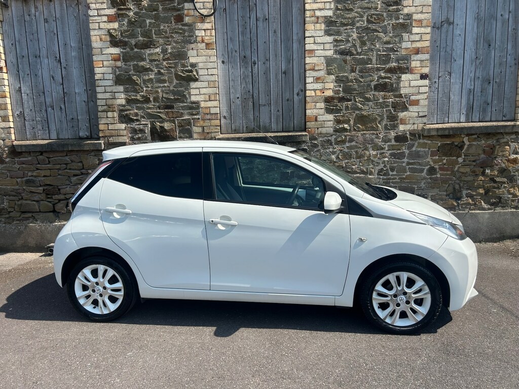 Toyota Aygo 1.0 Vvt-i X-pure White #2