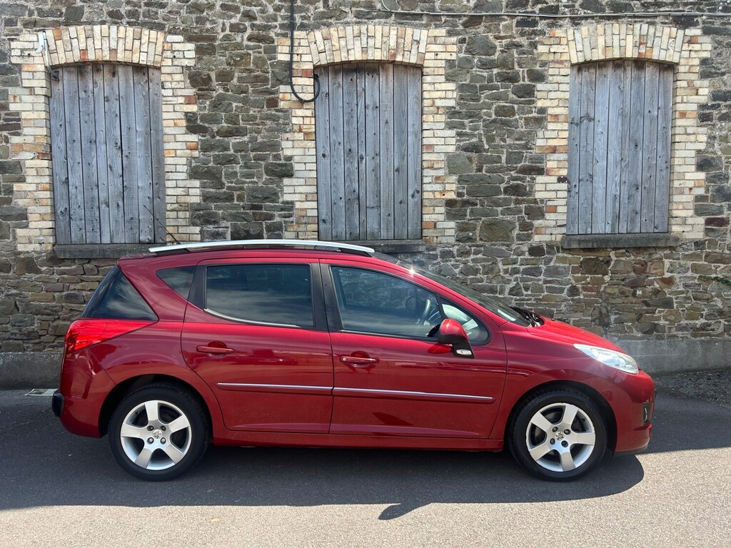 Peugeot 207 1.6 Hdi 90 Sport Red #2