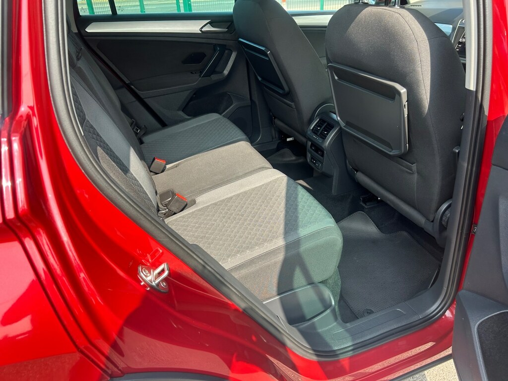 Volkswagen Tiguan 2.0 Tdi 150 Se Nav Red #6