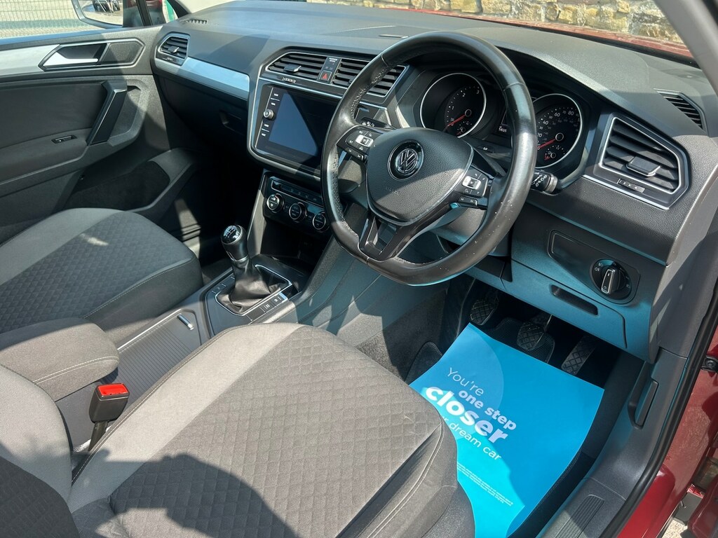 Volkswagen Tiguan 2.0 Tdi 150 Se Nav Red #5