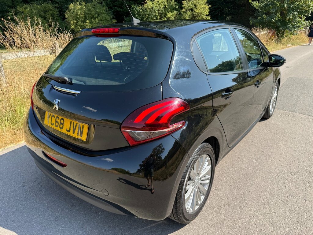 Peugeot 208 1.2 Puretech Signature Hatchback Black #5