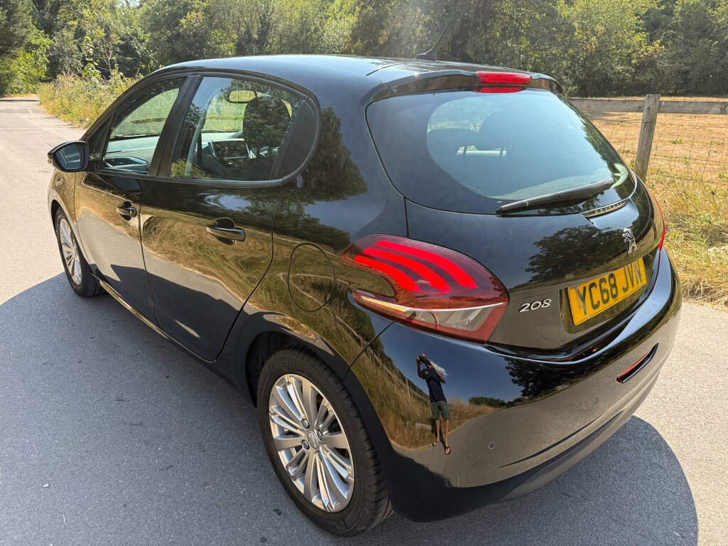 Peugeot 208 1.2 Puretech Signature Hatchback Black #3