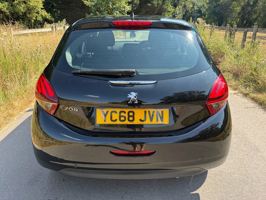 Peugeot 208 1.2 Puretech Signature Hatchback Black #4