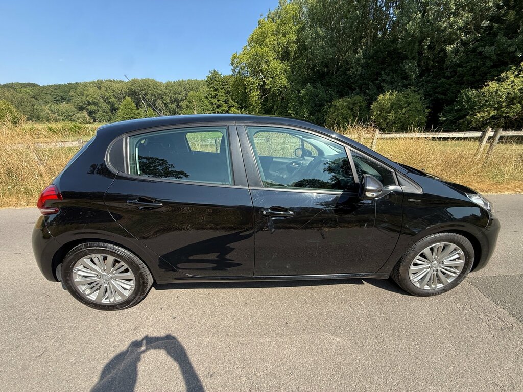Peugeot 208 1.2 Puretech Signature Hatchback Black #6