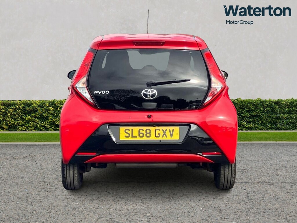 Toyota Aygo 1.0 Vvt-i X-plore Red #4