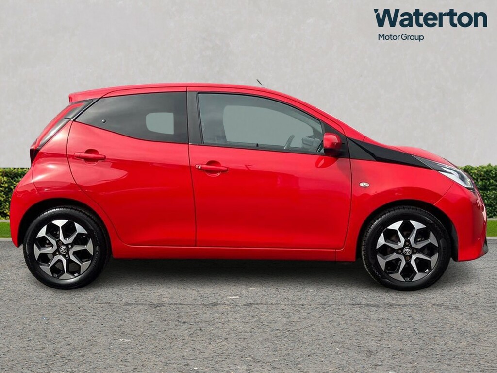 Toyota Aygo 1.0 Vvt-i X-plore Red #2
