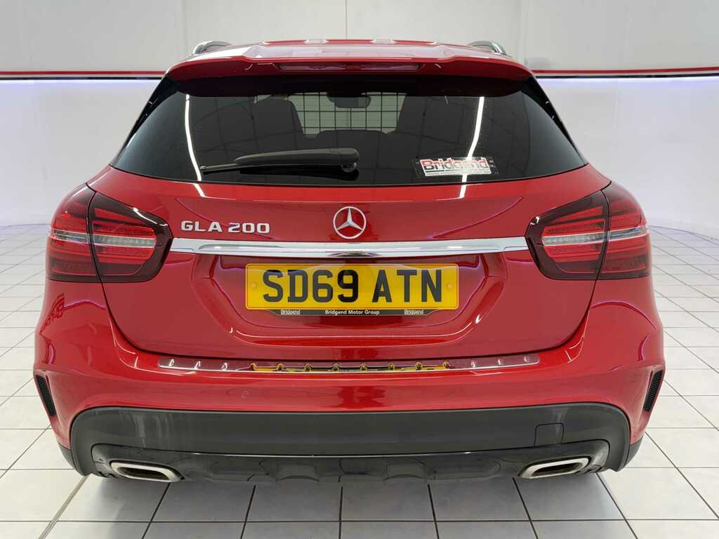 Mercedes-Benz GLA Class 1.6 Gla200 Amg Line Edition Plus Suv Red #6