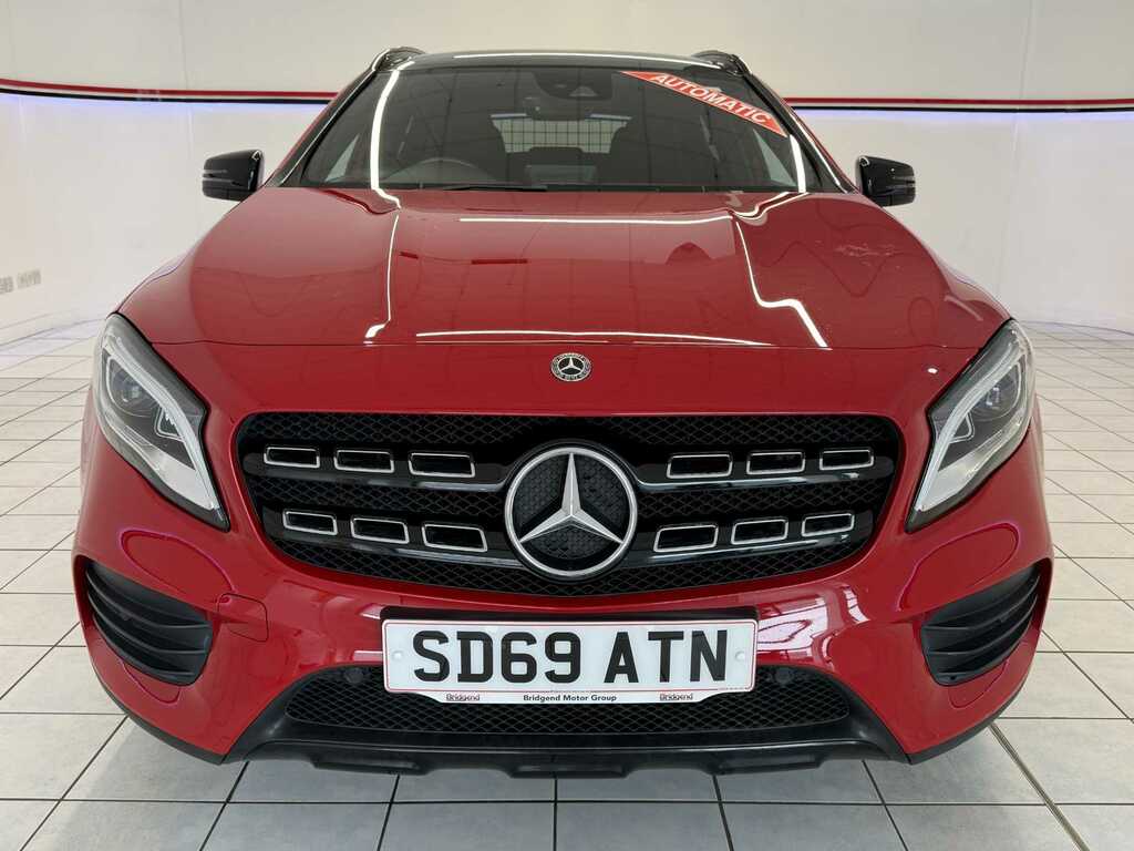 Mercedes-Benz GLA Class 1.6 Gla200 Amg Line Edition Plus Suv Red