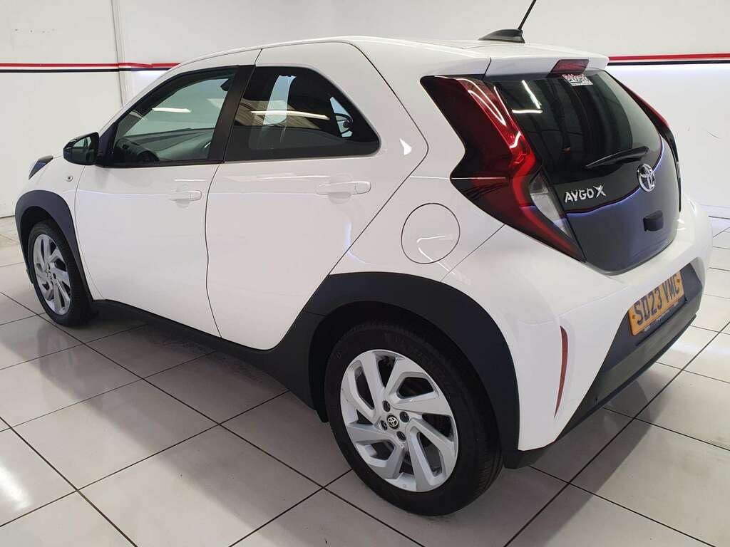Toyota Aygo 1.0 Vvt-i Pure Hatchback White #4