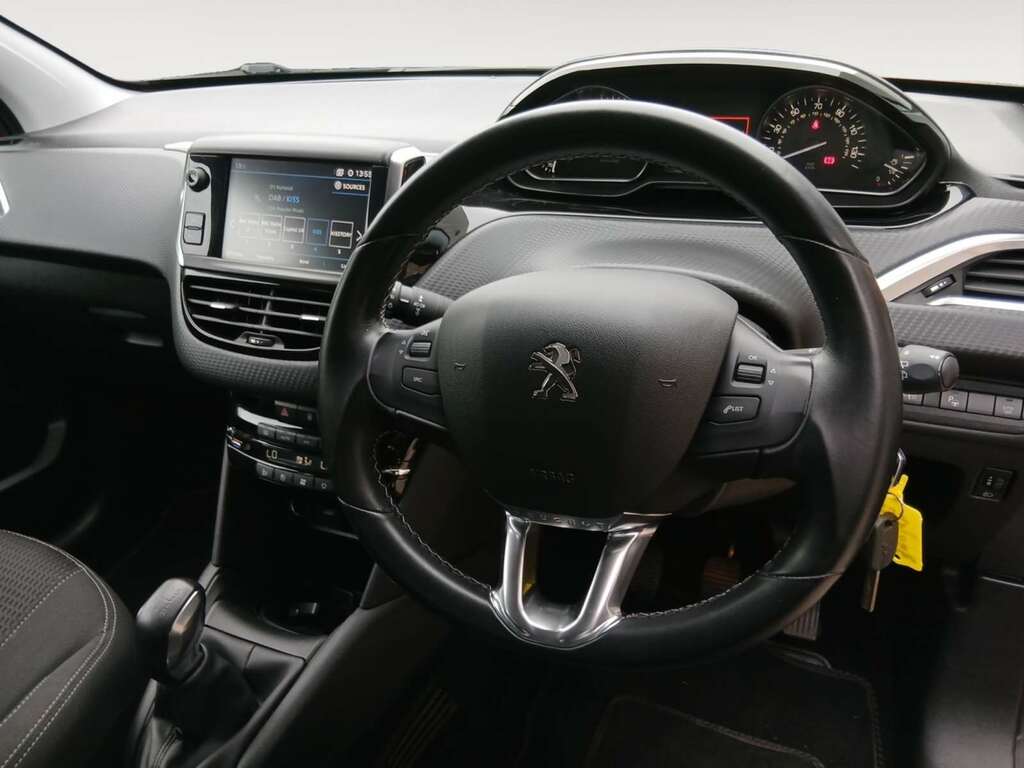 Peugeot 208 1.2 Puretech Tech Edition Hatchback Red #4