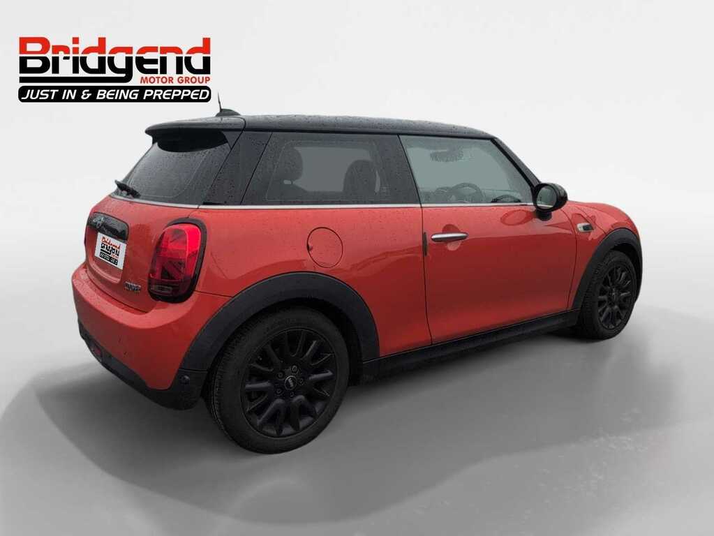 Mini Hatch 1.5 Cooper Classic Hatchback KS19DGZ Orange #3