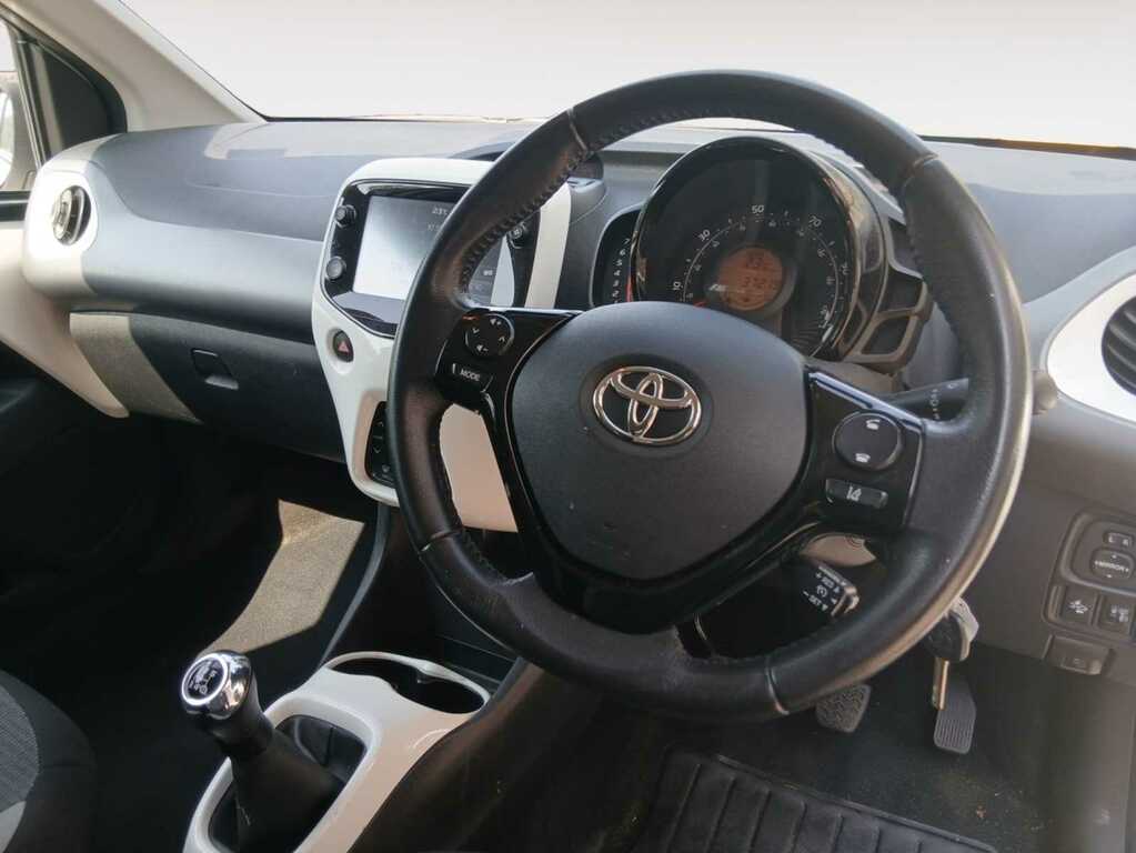 Toyota Aygo 1.0 Vvt-i X-trend Hatchback ND20ABO White #5