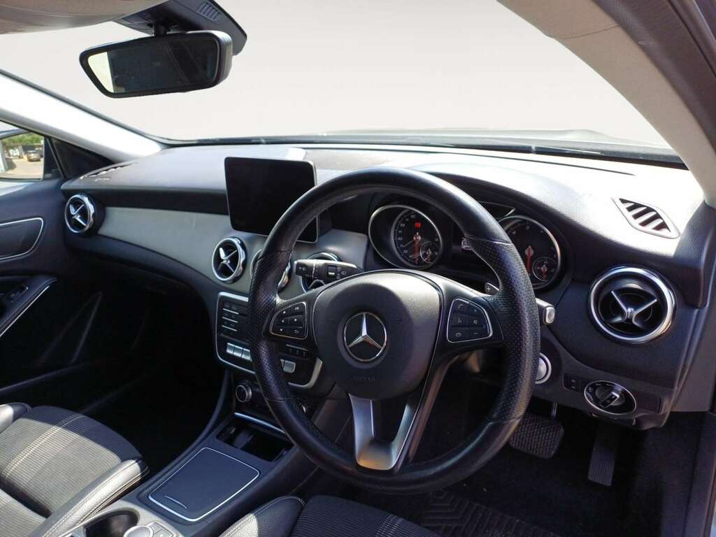 Mercedes-Benz GLA Class 1.6 Gla180 Urban Edition Suv Grey #3