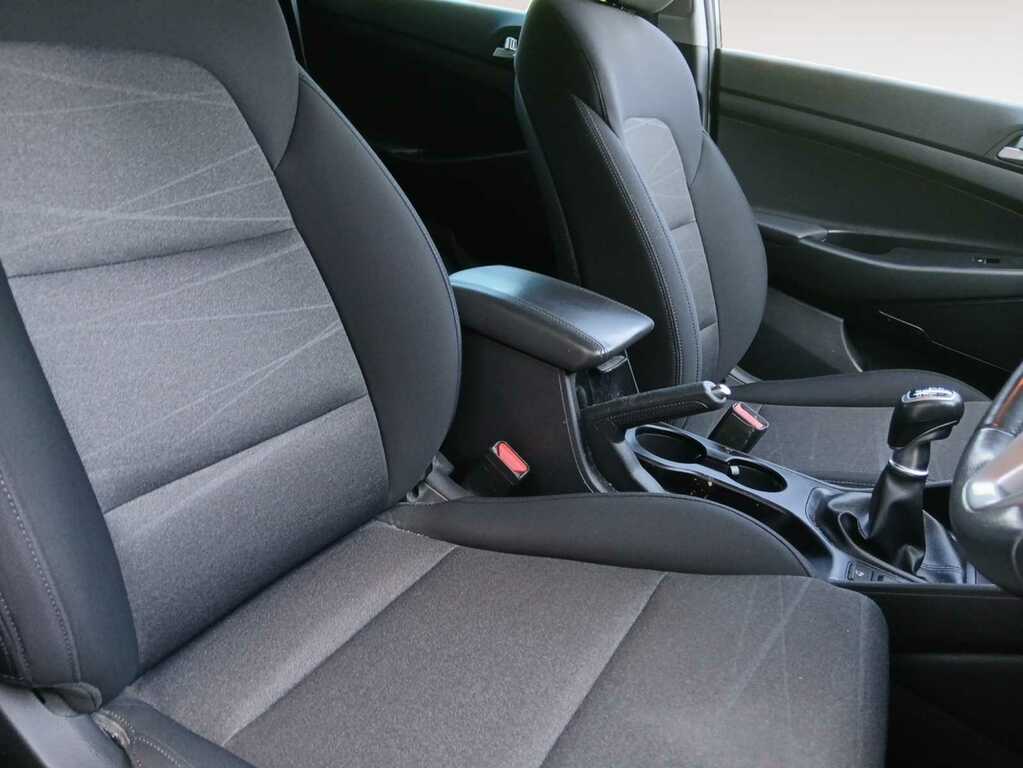 Hyundai Tucson 1.6 Gdi Se Nav Suv LA19ODE Grey #5