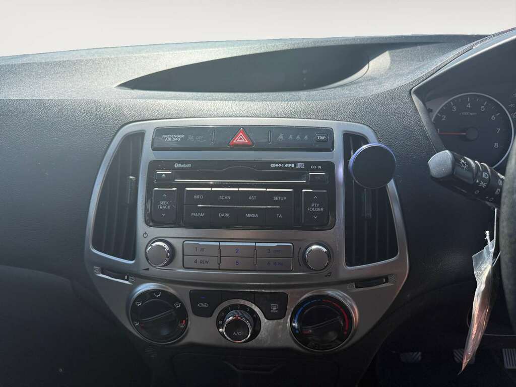 Hyundai I20 White #8