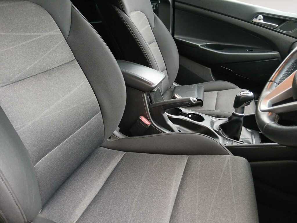 Hyundai Tucson 1.6 Gdi Se Nav Suv EN19XFZ Grey #4