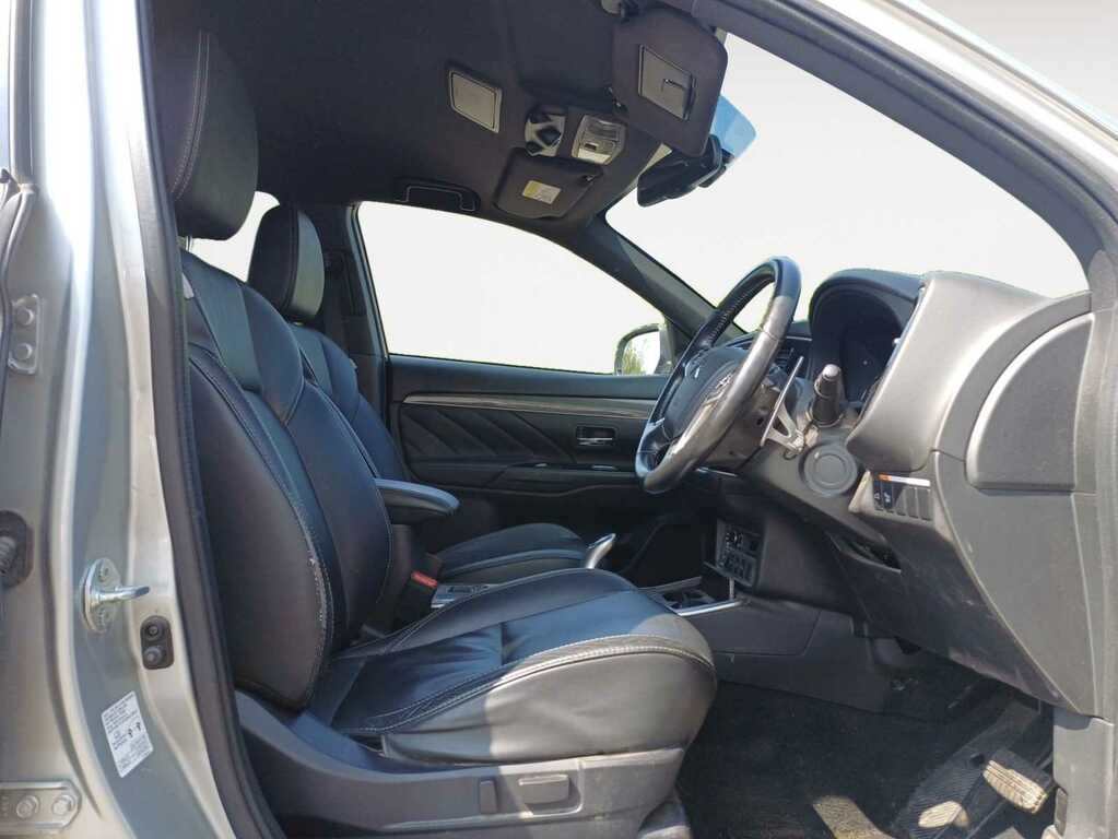 Mitsubishi Outlander 2.4H Twinmotor 13.8Kwh 4H Suv Plug-in H Silver