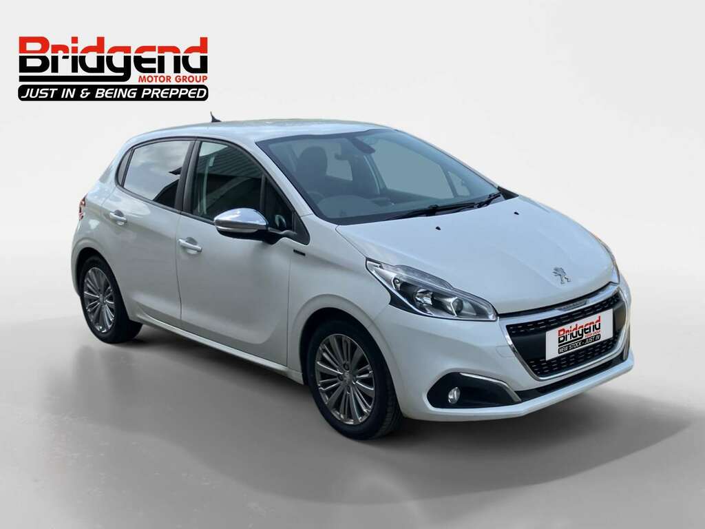 Peugeot 208 1.2 Puretech Signature Hatchback White #2