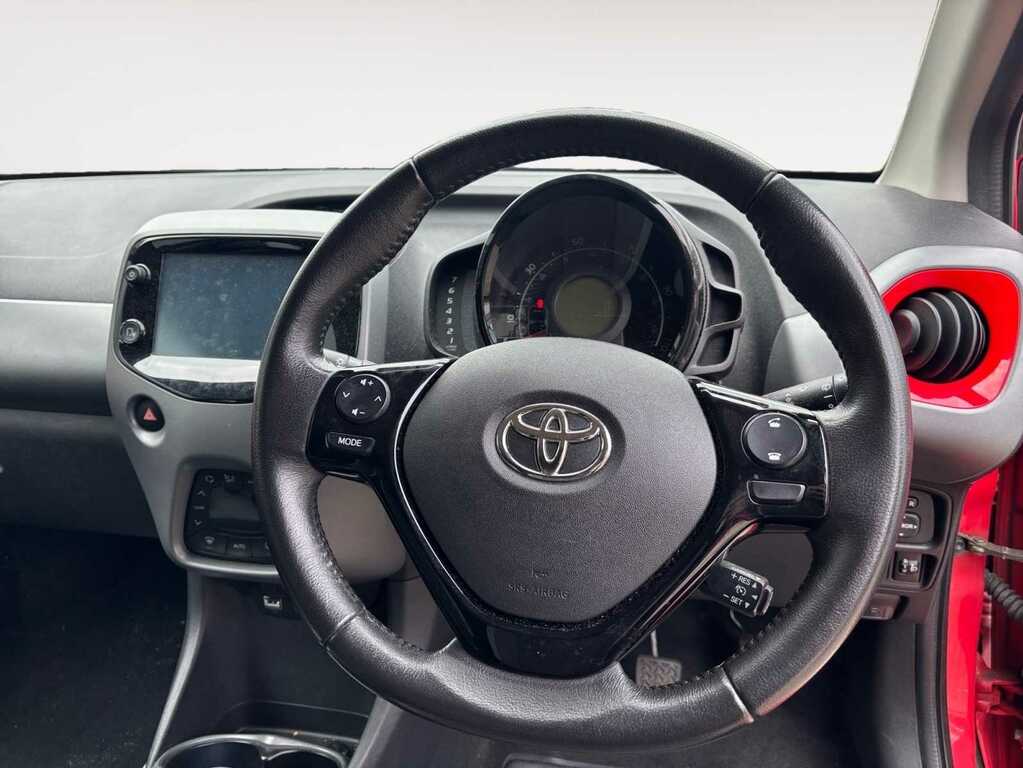 Toyota Aygo 1.0 Vvt-i X-trend Hatchback Red #4