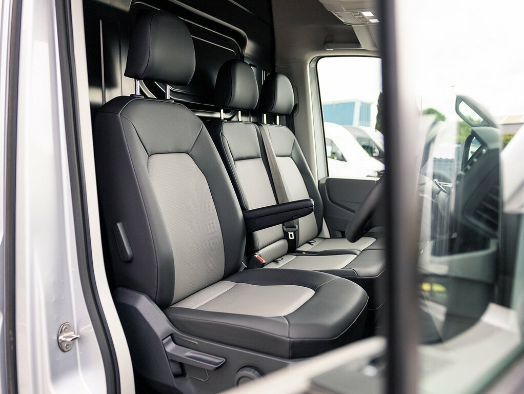 Volkswagen Crafter Cr35 2.0 Tdi 140 Bhp Commerce Mwb High Roof Euro 6 Silver #2