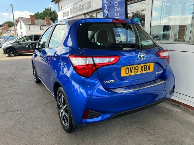 Toyota Yaris Vvt-h Icon Tech Hatchback OV19XBA Blue #3