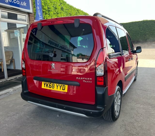 Peugeot Partner Tepee Partner Tepee Active B-hd Red #15