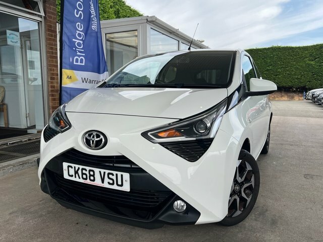 Toyota Aygo Vvt-i X-plore Hatchback White