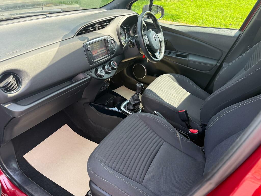 Toyota Yaris Design Vvt-i Red #4