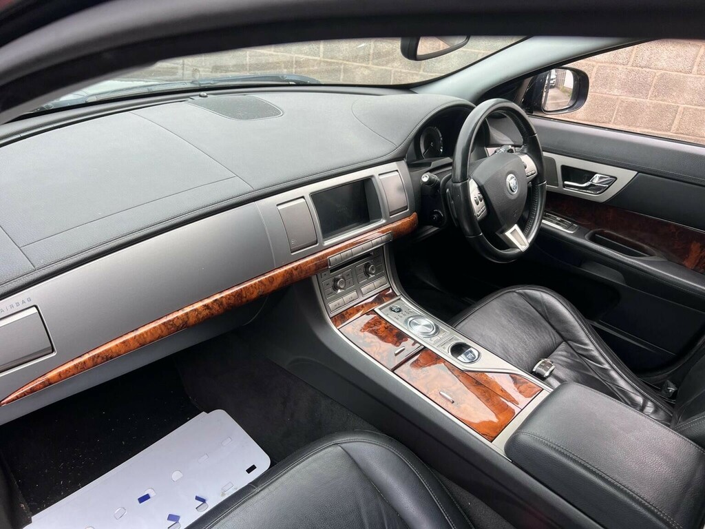 Jaguar XF Saloon 3.0D V6 Premium Luxury Euro 5 201 Black #10