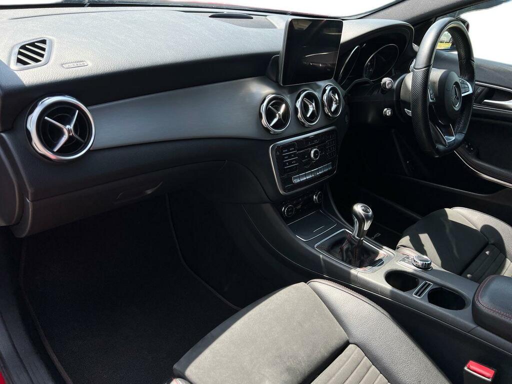 Mercedes-Benz GLA Class 1.6 Gla200 Amg Line Premium Suv Manua BP68CHO Red #2