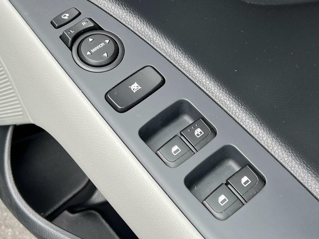 Kia Stonic 3 Grey #26