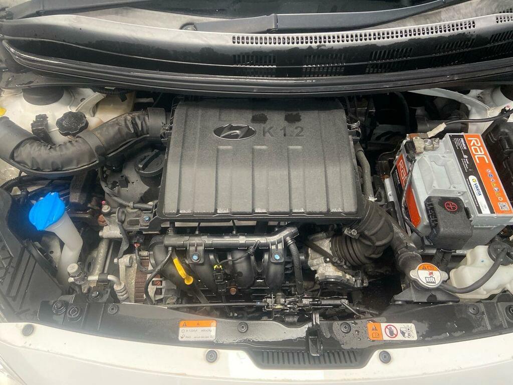 Hyundai I10 Hatchback White #18