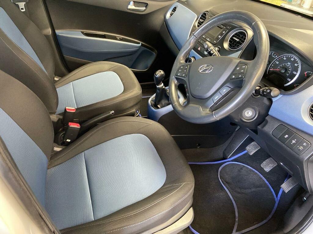 Hyundai I10 Hatchback White #20