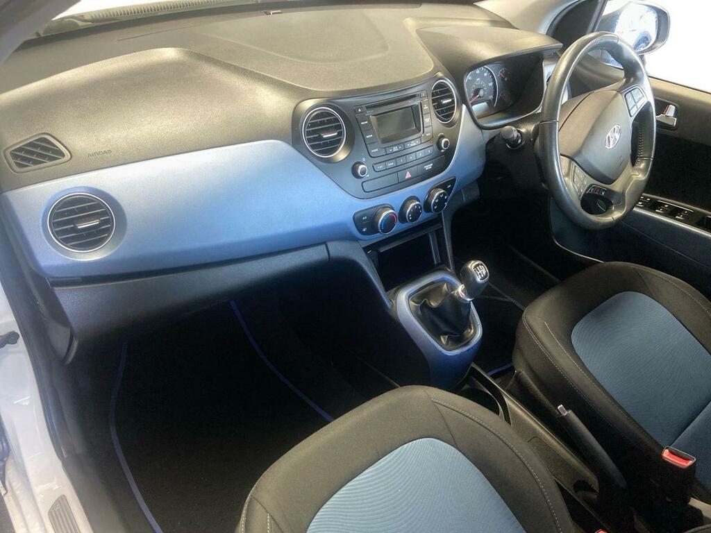 Hyundai I10 Hatchback White #9