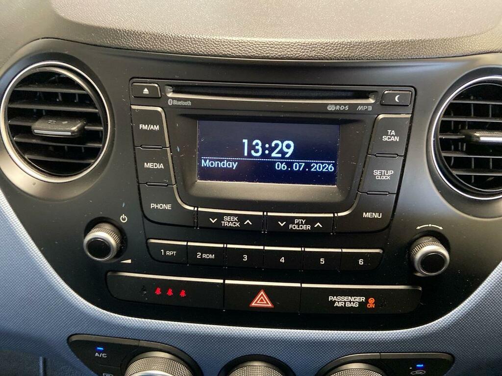 Hyundai I10 Hatchback White #17
