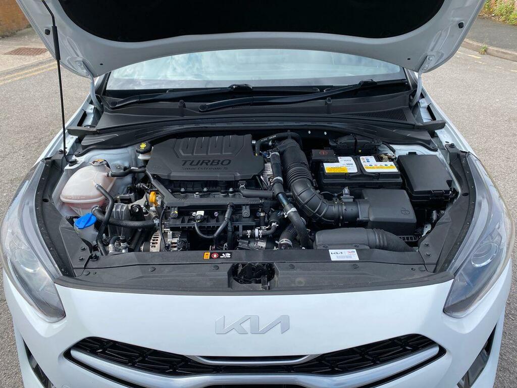Kia Ceed 1.5T Gdi Isg 3 White #15