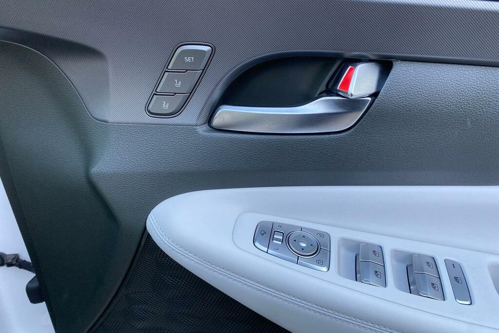 Hyundai Santa Fe Ultimate White #19