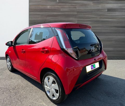 Toyota Aygo 1.0 Vvt-i X-play Red #5