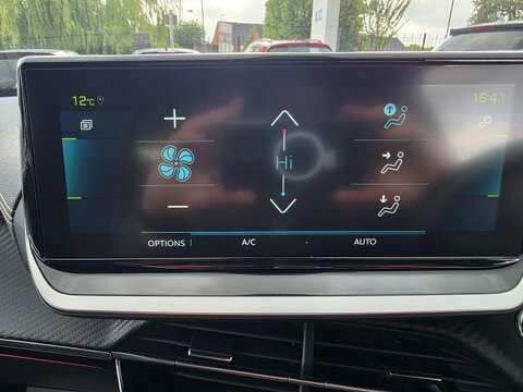 Peugeot e-208 50Kwh Allure Premium 7Kw Charger #30