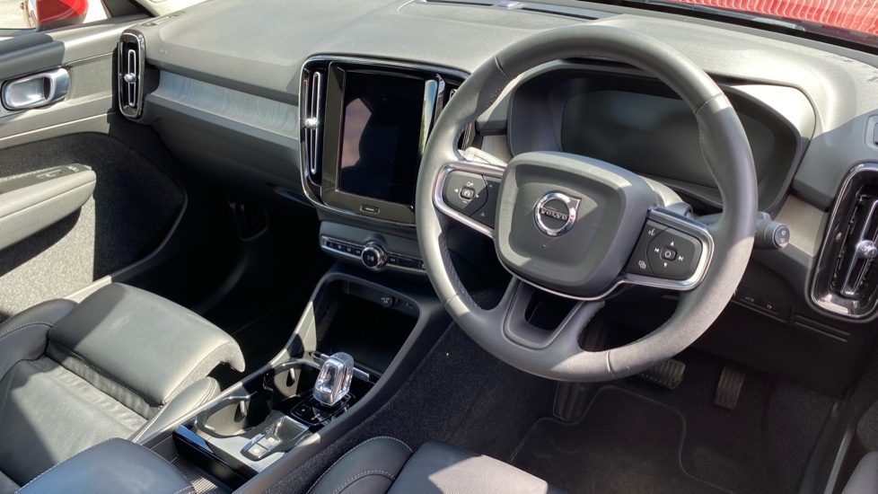 Volvo XC40 Inscription Pro LK22RKV Red #4