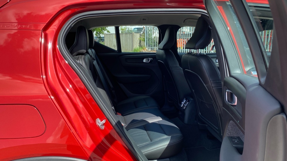 Volvo XC40 Inscription Pro LK22RKV Red #6