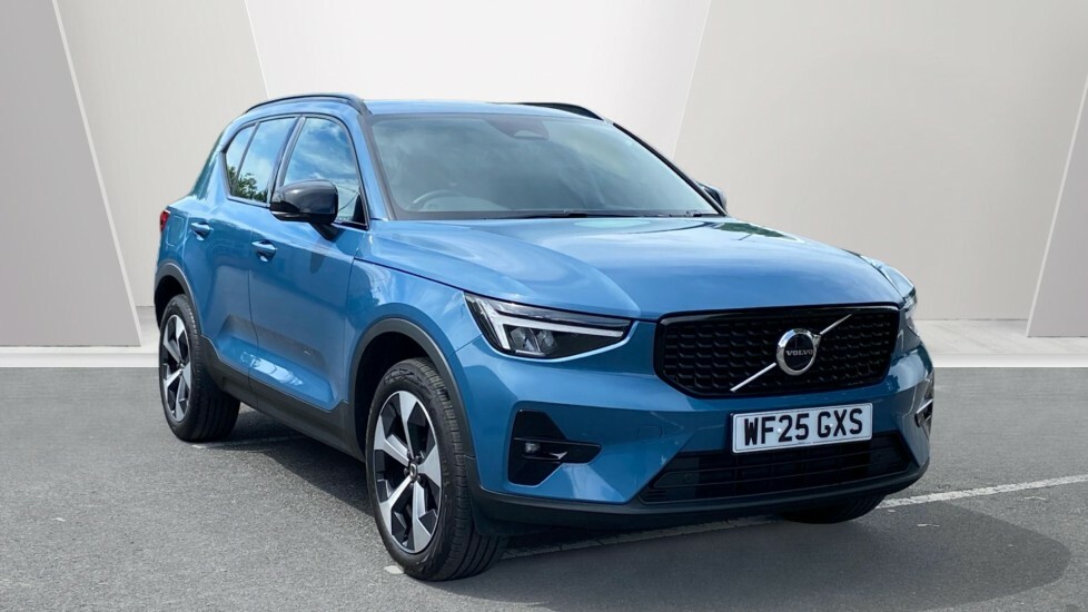 Volvo XC40 Plus Blue