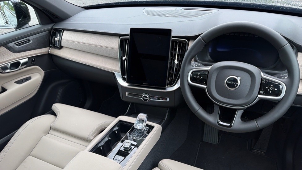 Volvo XC90 Plus Black #4