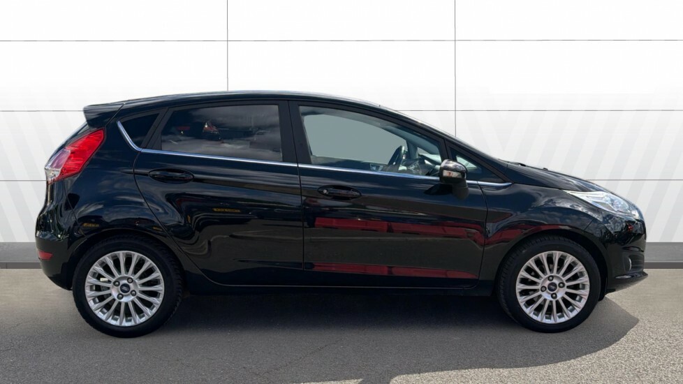 Ford Fiesta Titanium Black #5